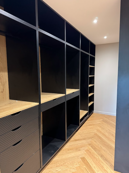 Dressing sur mesure en bois et noir mat