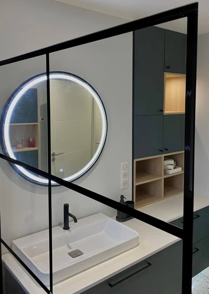 Meubles de salle de bain anthracites et bois