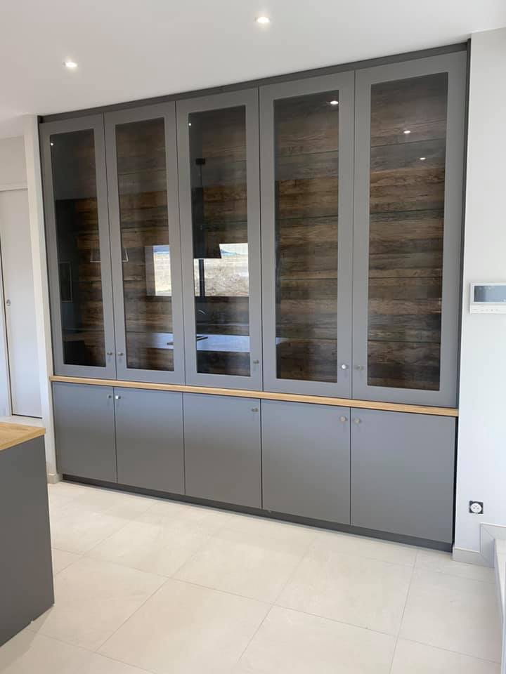 Cuisine contemporaine bois et gris anthracite