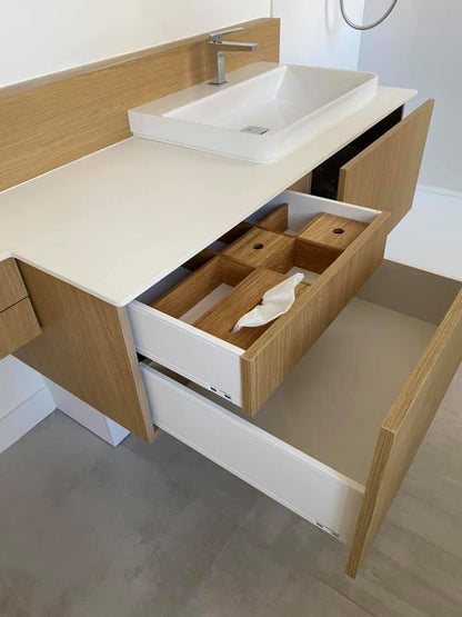 Meubles de salle de bain bois clair et blanc