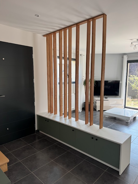 Meuble sous-escalier et claustra