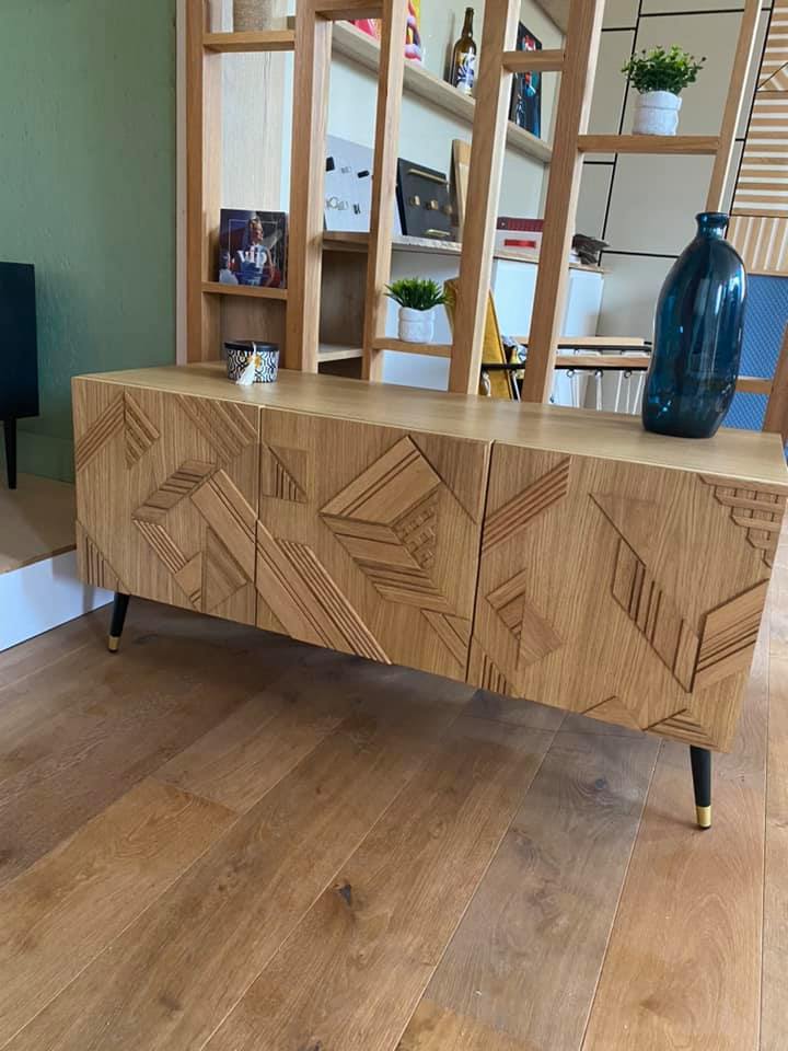 Buffet en bois à façades sculptées