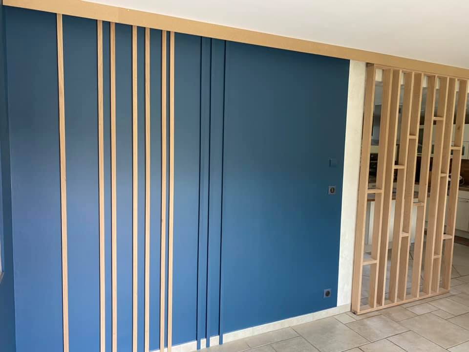 Porte coulissante en tasseaux de bois