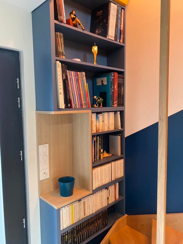 Meuble sous escalier bleu