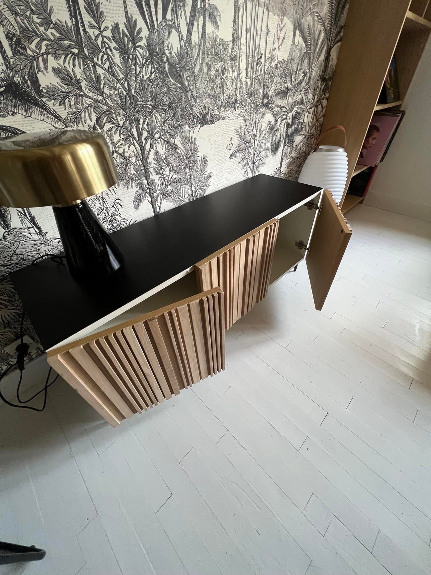 Buffet noir & bois à façade ondulée