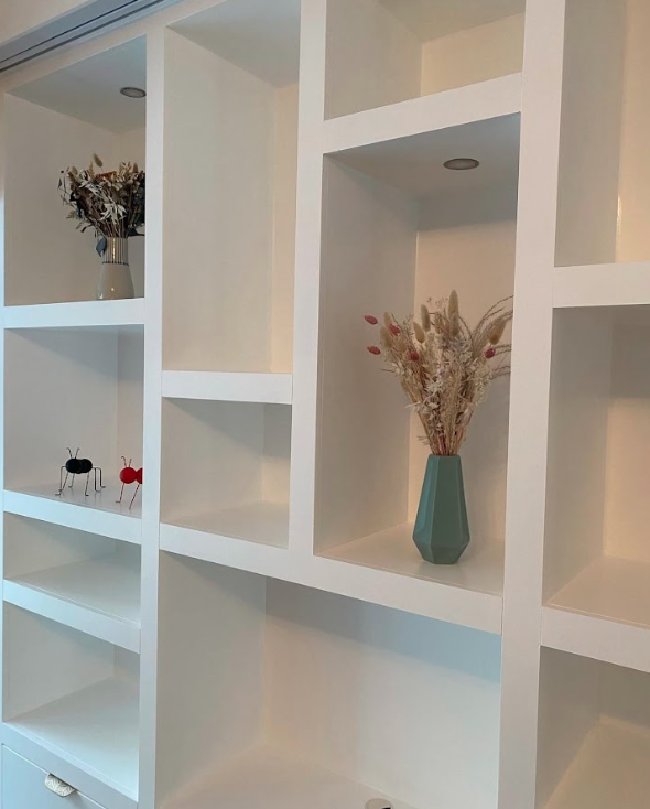 Meuble mural avec projecteur TV