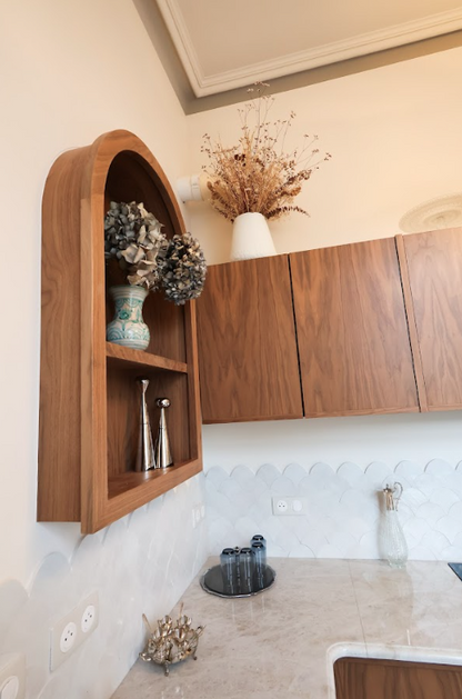 Cuisine en noyer avec arches