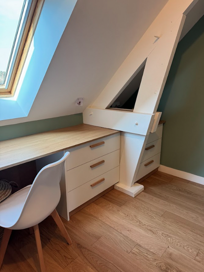 Bureau enfant sous combles