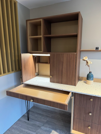 Bureau sur mesure design bois et terrazzo