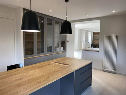 Cuisine contemporaine bois et gris anthracite