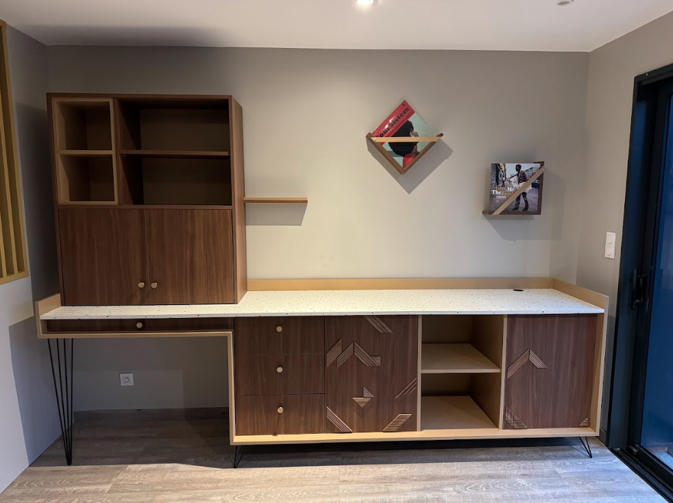 Bureau sur mesure design bois et terrazzo