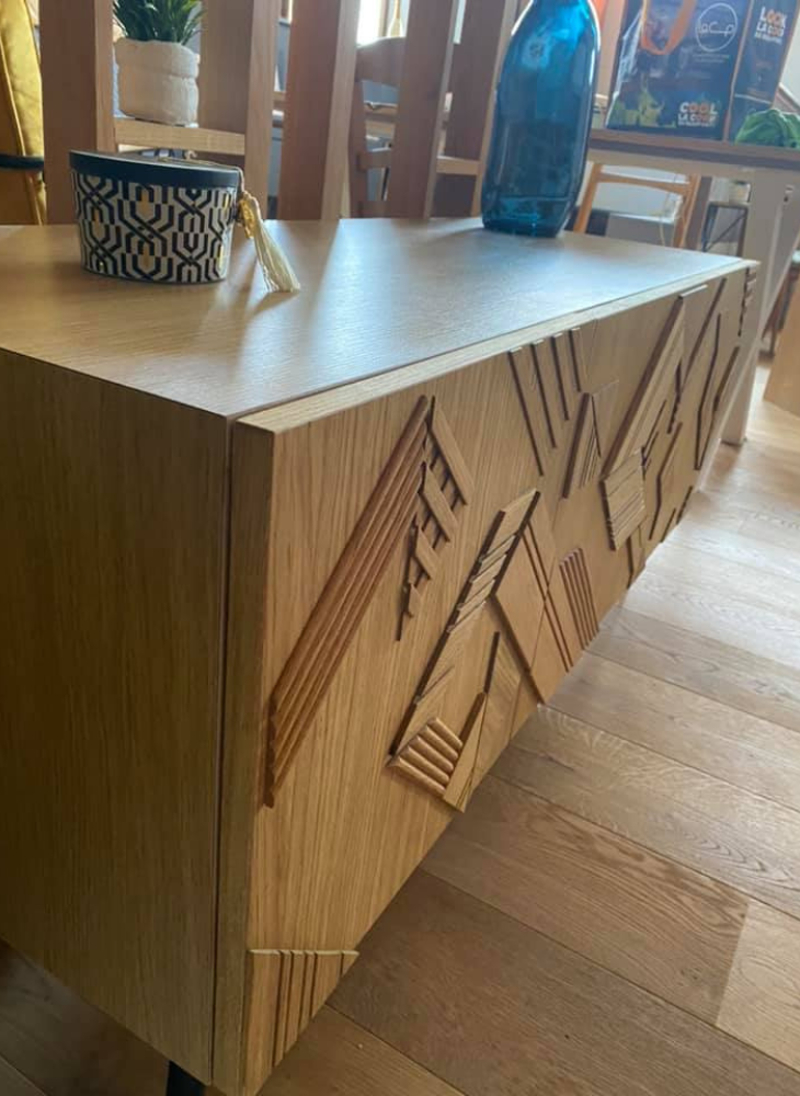 Buffet en bois à façades sculptées