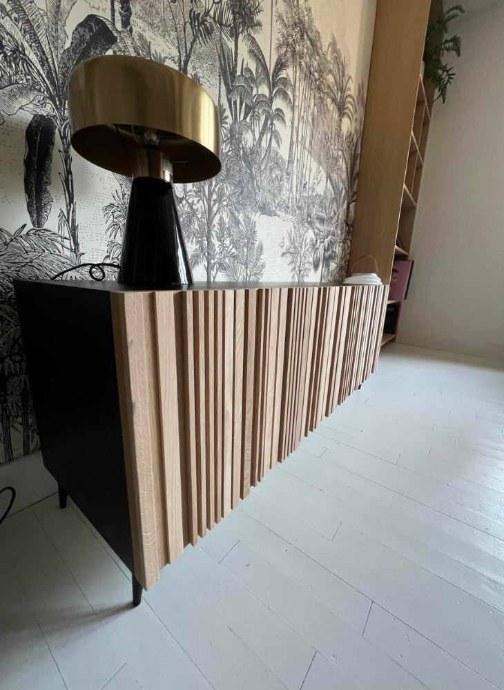 Buffet noir & bois à façade ondulée