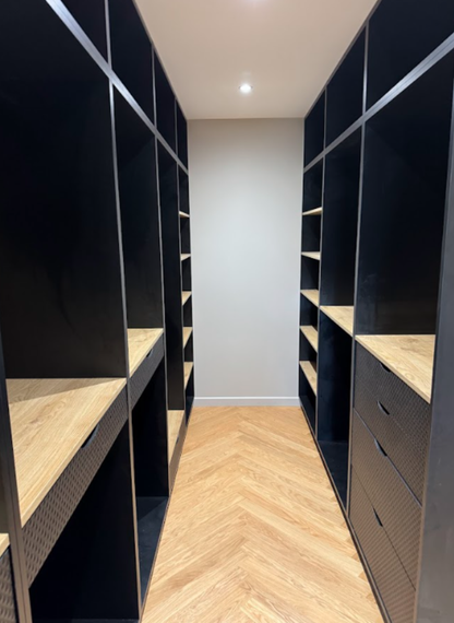Dressing sur mesure en bois et noir mat