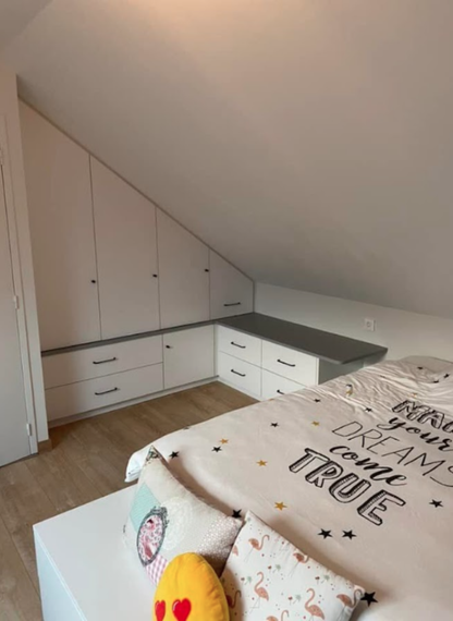 Meuble sur mesure sous pente