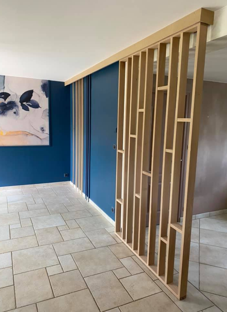 Porte coulissante en tasseaux de bois